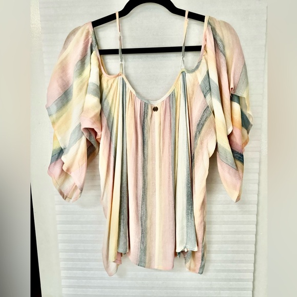 Billabong - Cold Shoulder - Pastel
Colors - Size M | - Picture 4 of 5